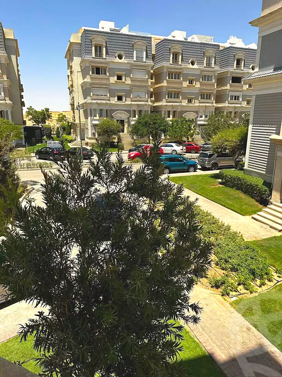 https://aqarmap.com.eg/ar/listing/6870199-for-sale-cairo-new-cairo-compounds-mountain-view-hyde-park