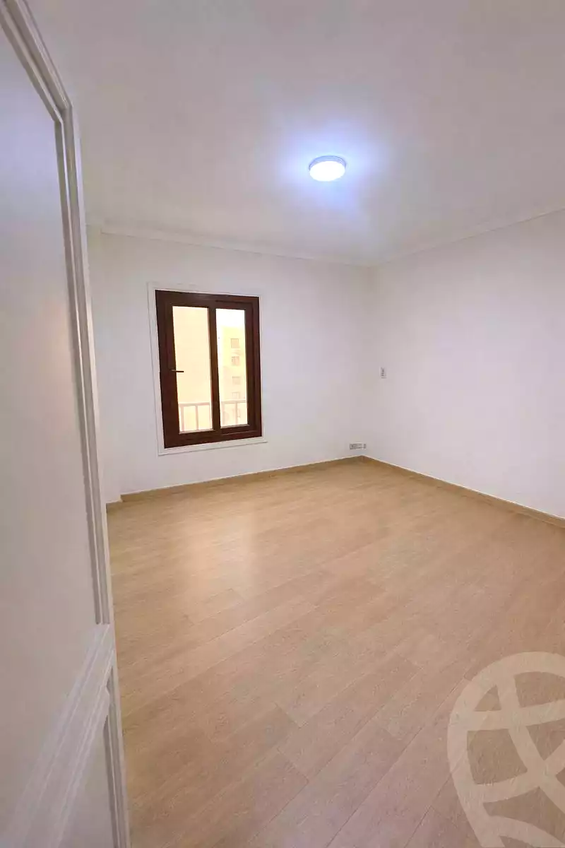 https://aqarmap.com.eg/ar/listing/6870511-for-sale-cairo-new-cairo-lrhb-city-phase-5-talaat-mostafa-st