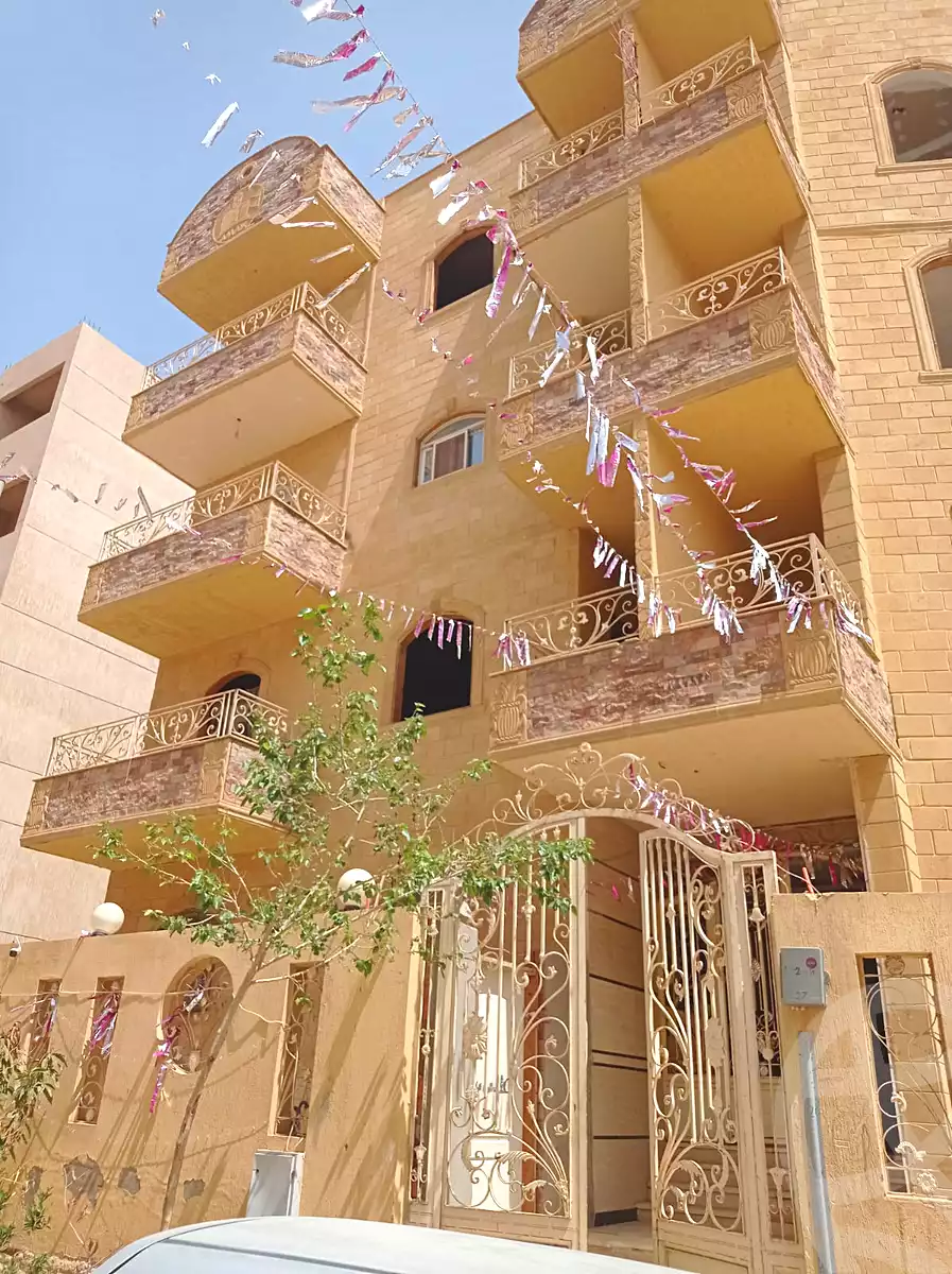 https://aqarmap.com.eg/en/listing/6874834-for-sale-cairo-badr-city-hai-el-ashgar-featured-neighborhood-bait-el-watan