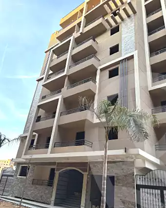 https://aqarmap.com.eg/ar/listing/6875894-for-sale-cairo-al-oubour-tryq-msr-sm-yly-lshrwy-golden-park