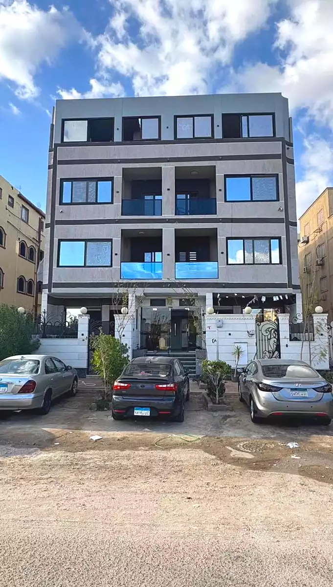 https://aqarmap.com.eg/ar/listing/6884012-for-sale-cairo-el-sheikh-zayed-city-el-hay-el-thaleth-ashaer