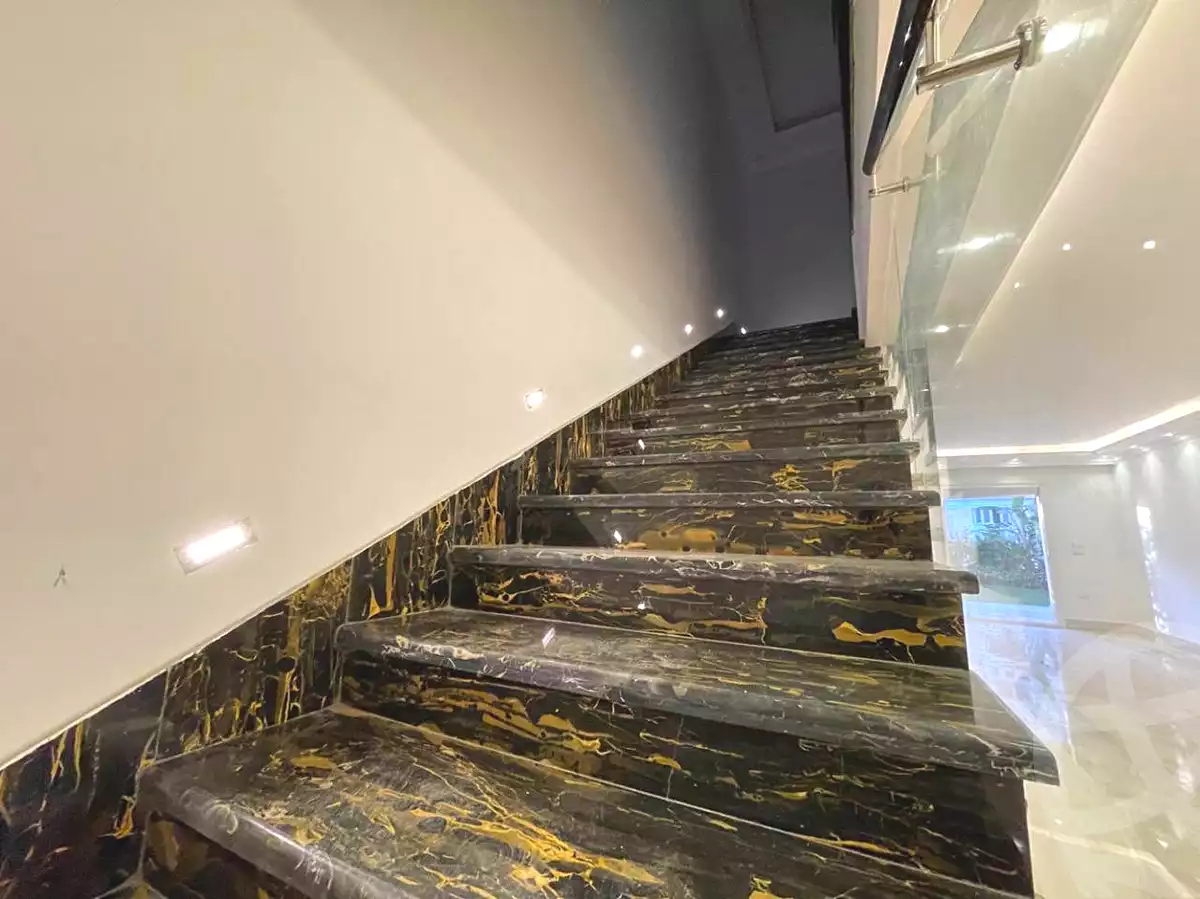 https://aqarmap.com.eg/en/listing/6899087-for-sale-cairo-new-cairo-compounds-mountain-view-hyde-park