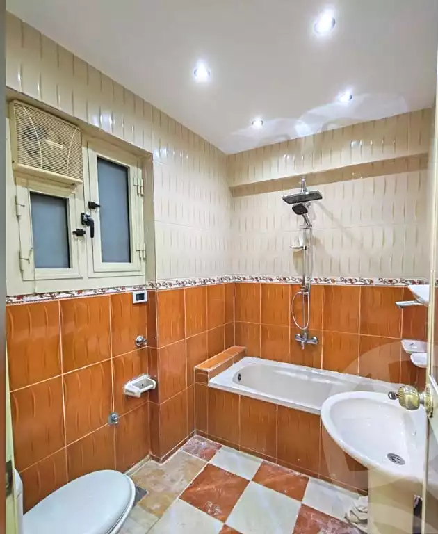 https://aqarmap.com.eg/ar/listing/6904674-for-sale-alexandria-al-agamy-lbytsh-qased-kareem-st