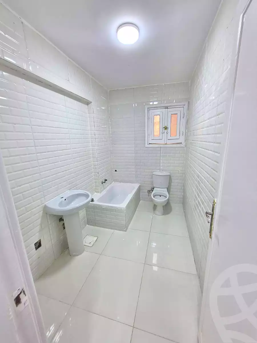 https://aqarmap.com.eg/ar/listing/6907782-for-sale-alexandria-al-agamy-shataa-el-nakheel
