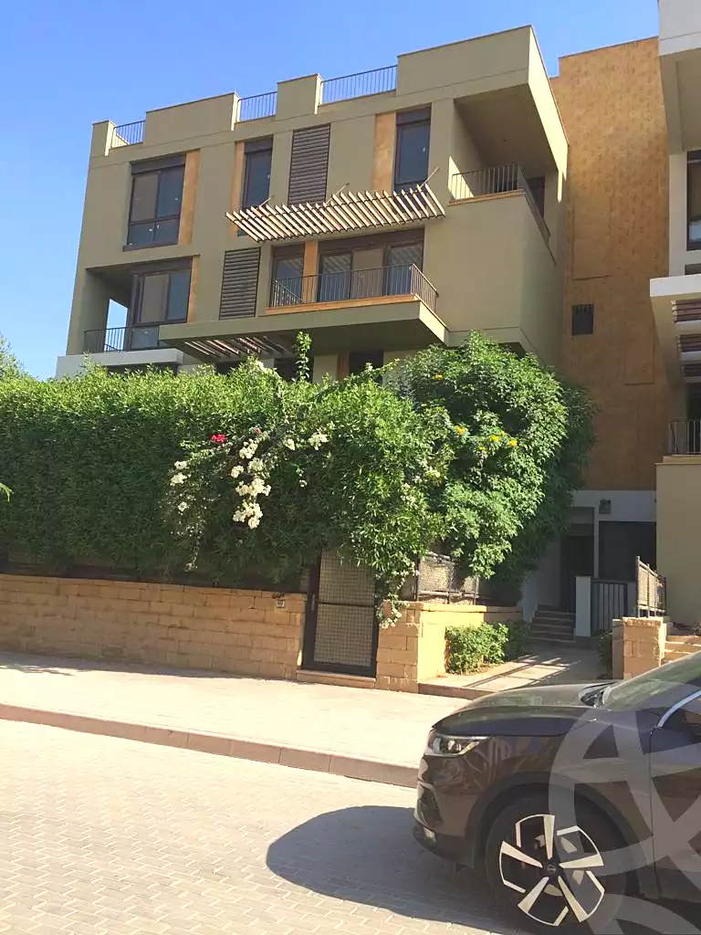 https://aqarmap.com.eg/en/listing/6908102-for-sale-cairo-el-sheikh-zayed-city-compounds-kmbwnd-wyst-twn-swdyk