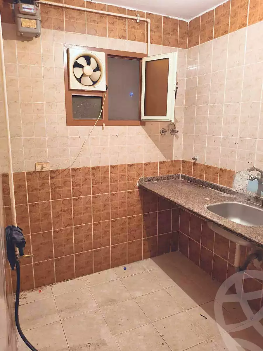 https://aqarmap.com.eg/ar/listing/6910442-for-rent-alexandria-al-agamy-el-hanouvel-el-kholafaa-el-rashdeen-st