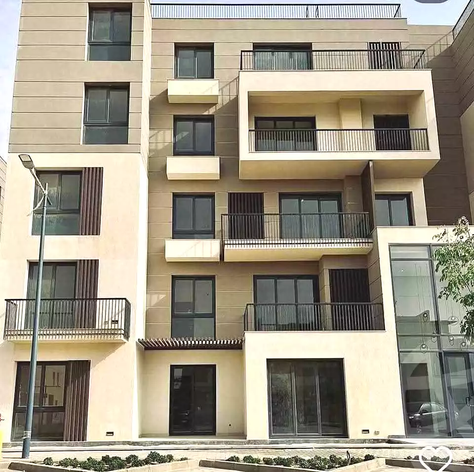 https://aqarmap.com.eg/ar/listing/6914848-for-sale-cairo-el-sheikh-zayed-city-lshykh-zyd-ljdyd-vye