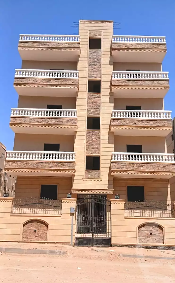 https://aqarmap.com.eg/en/listing/6922655-for-sale-cairo-badr-city-hai-el-ashgar-featured-neighborhood-bait-el-watan