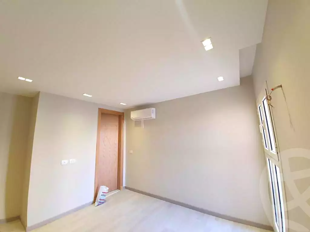 https://aqarmap.com.eg/en/listing/6943355-for-sale-cairo-new-cairo-compounds-mountain-view-hyde-park
