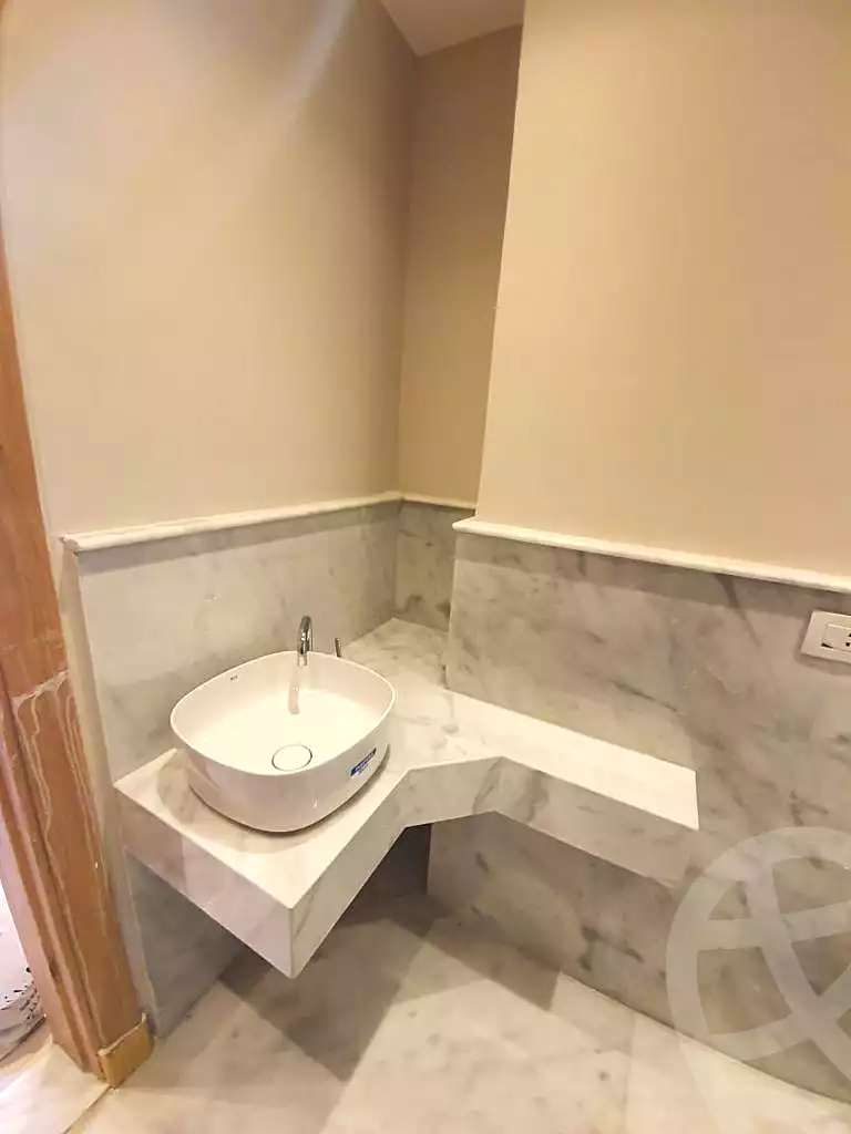 https://aqarmap.com.eg/en/listing/6943355-for-sale-cairo-new-cairo-compounds-mountain-view-hyde-park