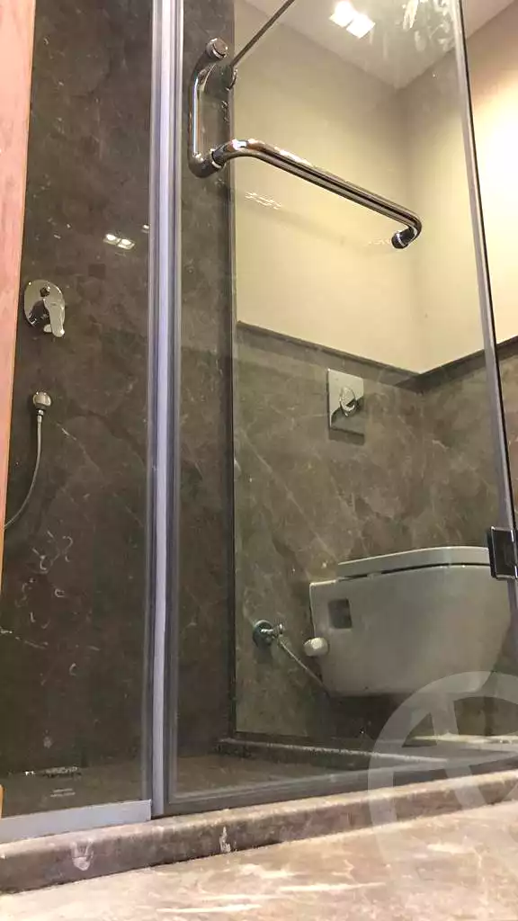 https://aqarmap.com.eg/en/listing/6943355-for-sale-cairo-new-cairo-compounds-mountain-view-hyde-park