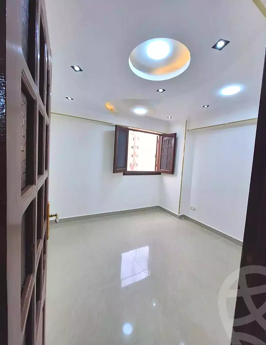 https://aqarmap.com.eg/ar/listing/6944111-for-sale-alexandria-sydy-bshr-sydy-bshr-bhry-street-15