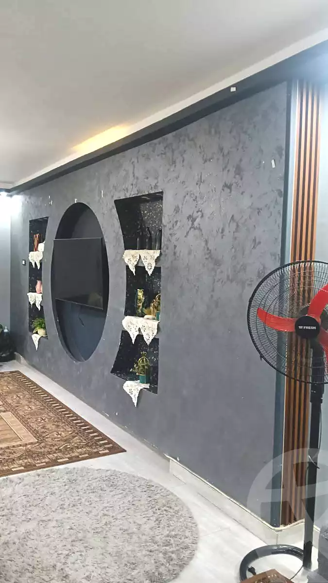 https://aqarmap.com.eg/ar/listing/6954160-for-sale-cairo-helwan-ahmed-enci-st