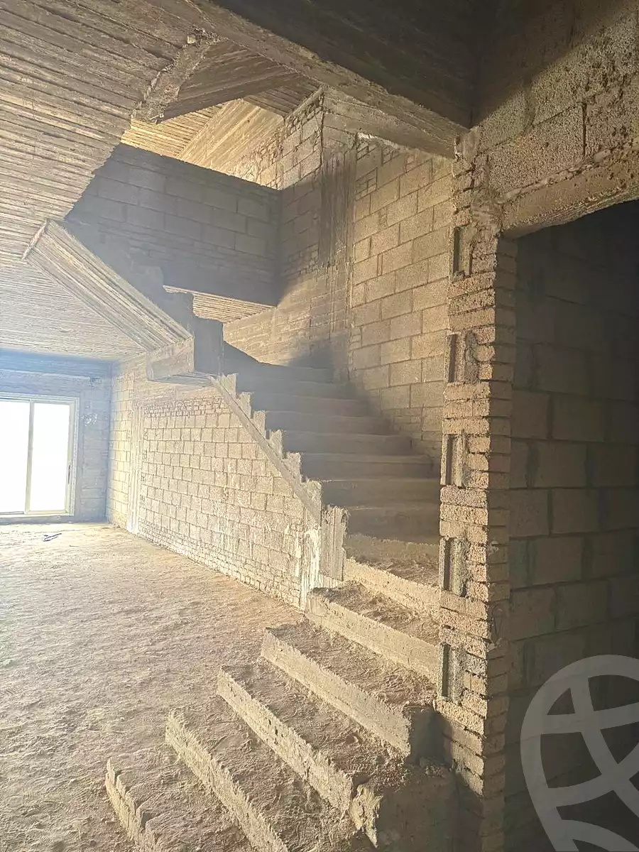 https://aqarmap.com.eg/en/listing/6956620-for-sale-cairo-new-cairo-compounds-mountain-view-hyde-park