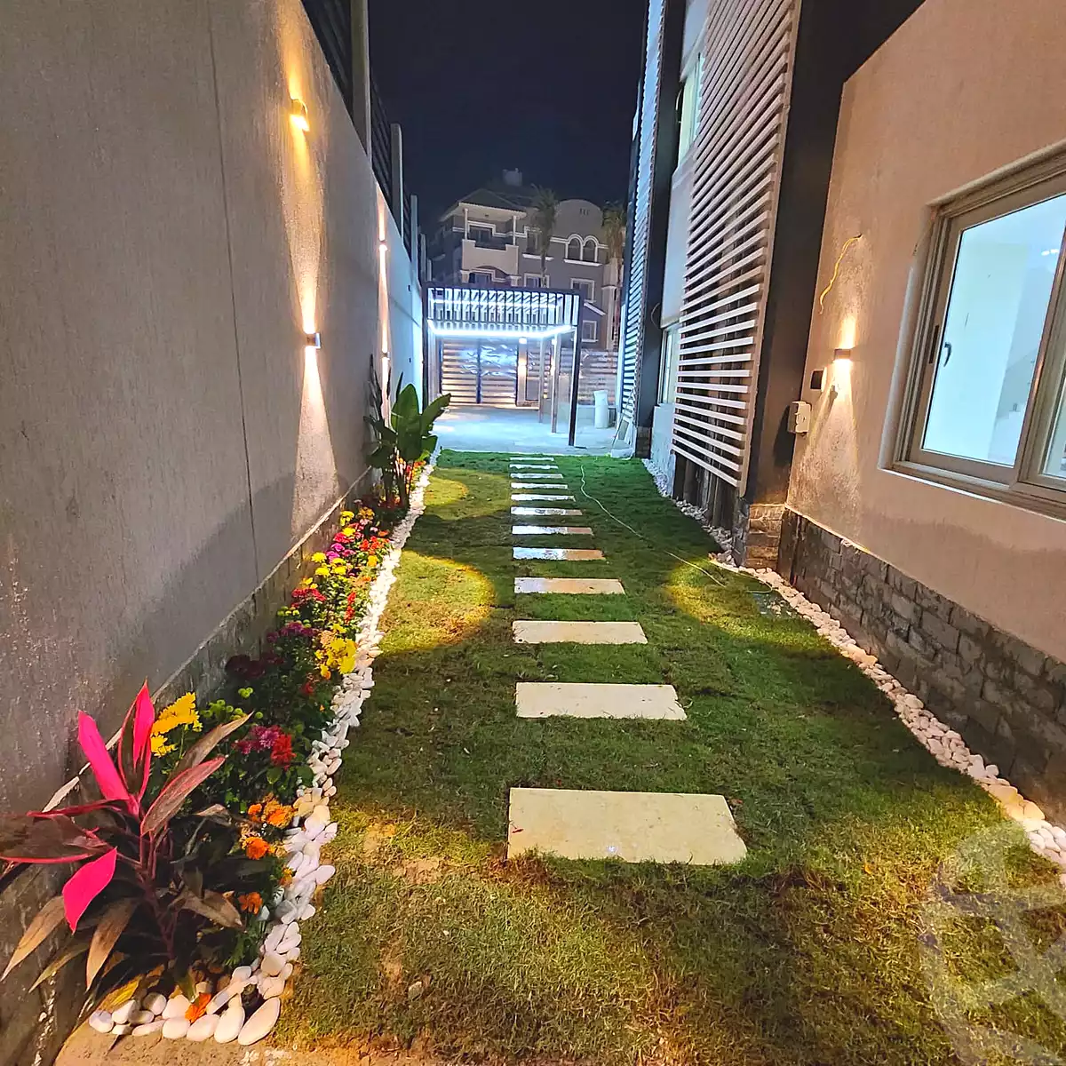 https://aqarmap.com.eg/ar/listing/6956701-for-sale-cairo-el-sheikh-zayed-city-compounds-el-khamayel
