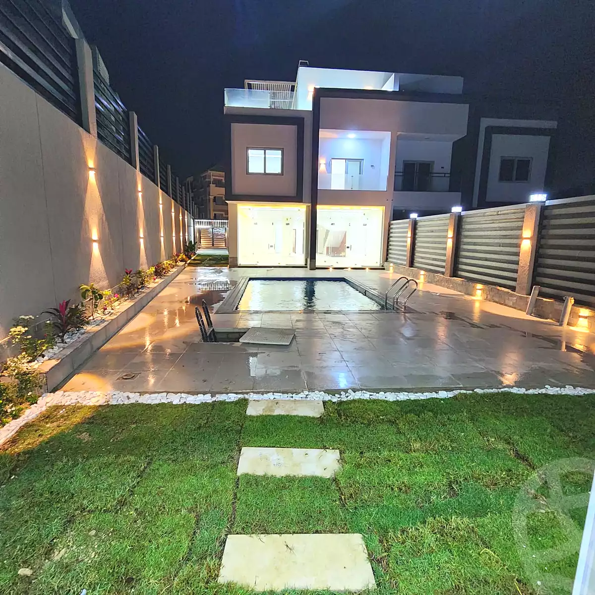 https://aqarmap.com.eg/ar/listing/6956701-for-sale-cairo-el-sheikh-zayed-city-compounds-el-khamayel