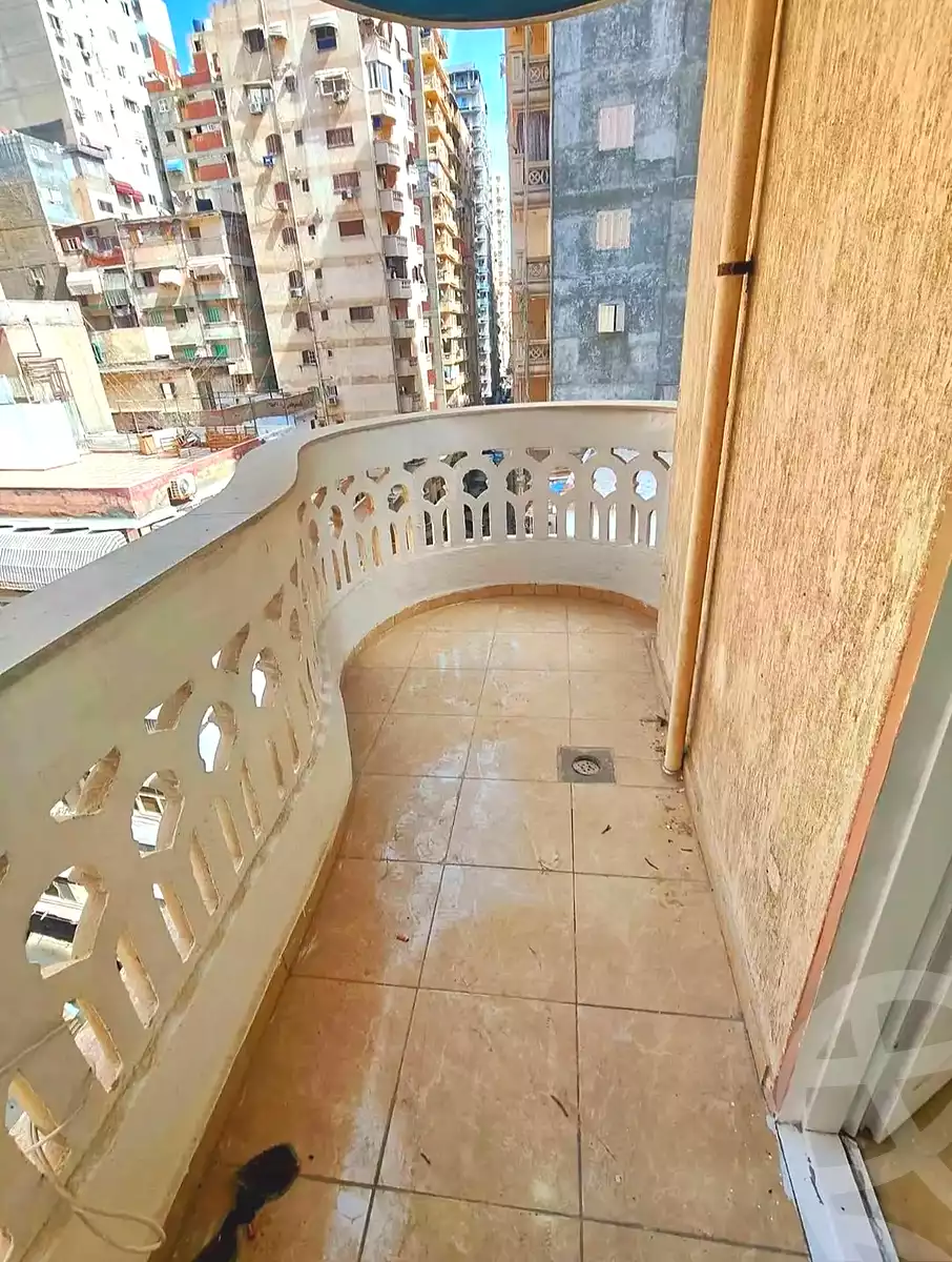 https://aqarmap.com.eg/ar/listing/6963856-for-sale-alexandria-sydy-bshr-sydy-bshr-bhry-khalil-hamada-st