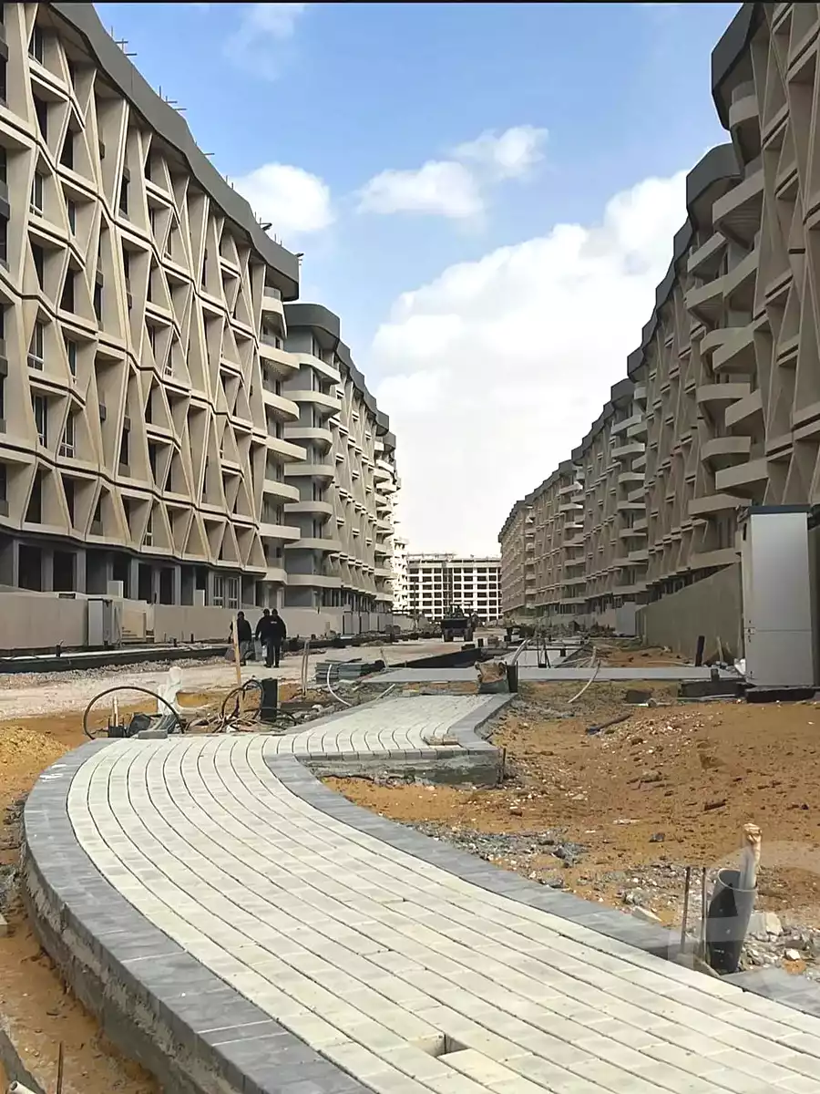 https://aqarmap.com.eg/en/listing/6971436-for-sale-cairo-new-administrative-capital-r7-midtown-condo