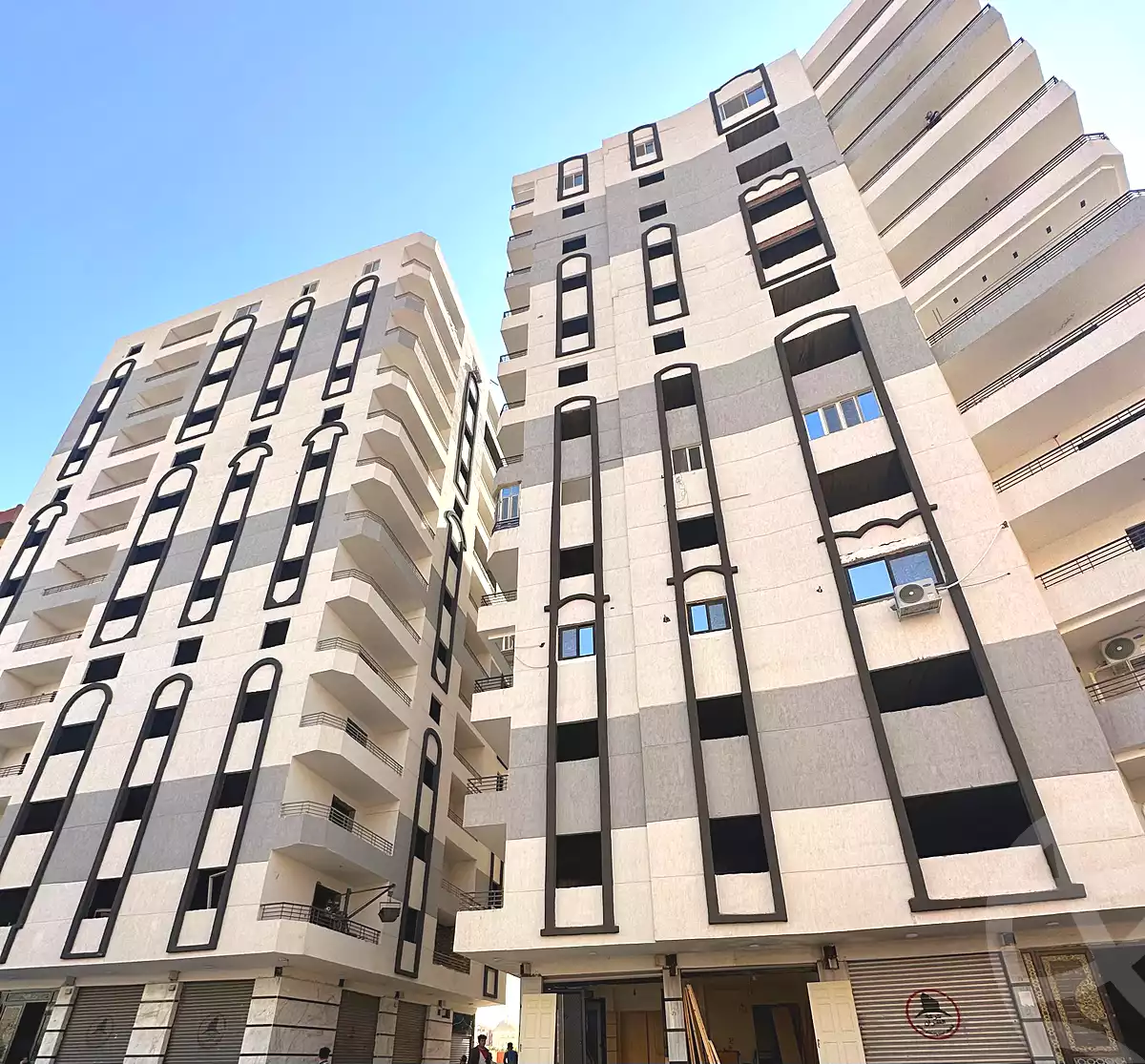 https://aqarmap.com.eg/ar/listing/6979252-for-sale-cairo-al-oubour-tryq-msr-sm-yly-lshrwy-el-nakheel-resort-amenhotep-and-october-co-operative-housing