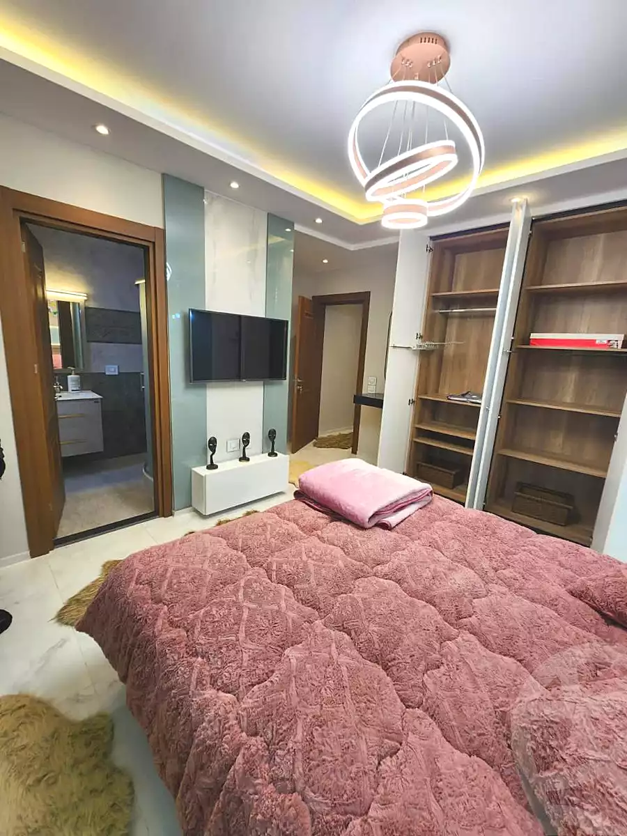https://aqarmap.com.eg/ar/listing/6991237-for-sale-cairo-new-cairo-compounds-hyde-park-centre-ville-hyde-park