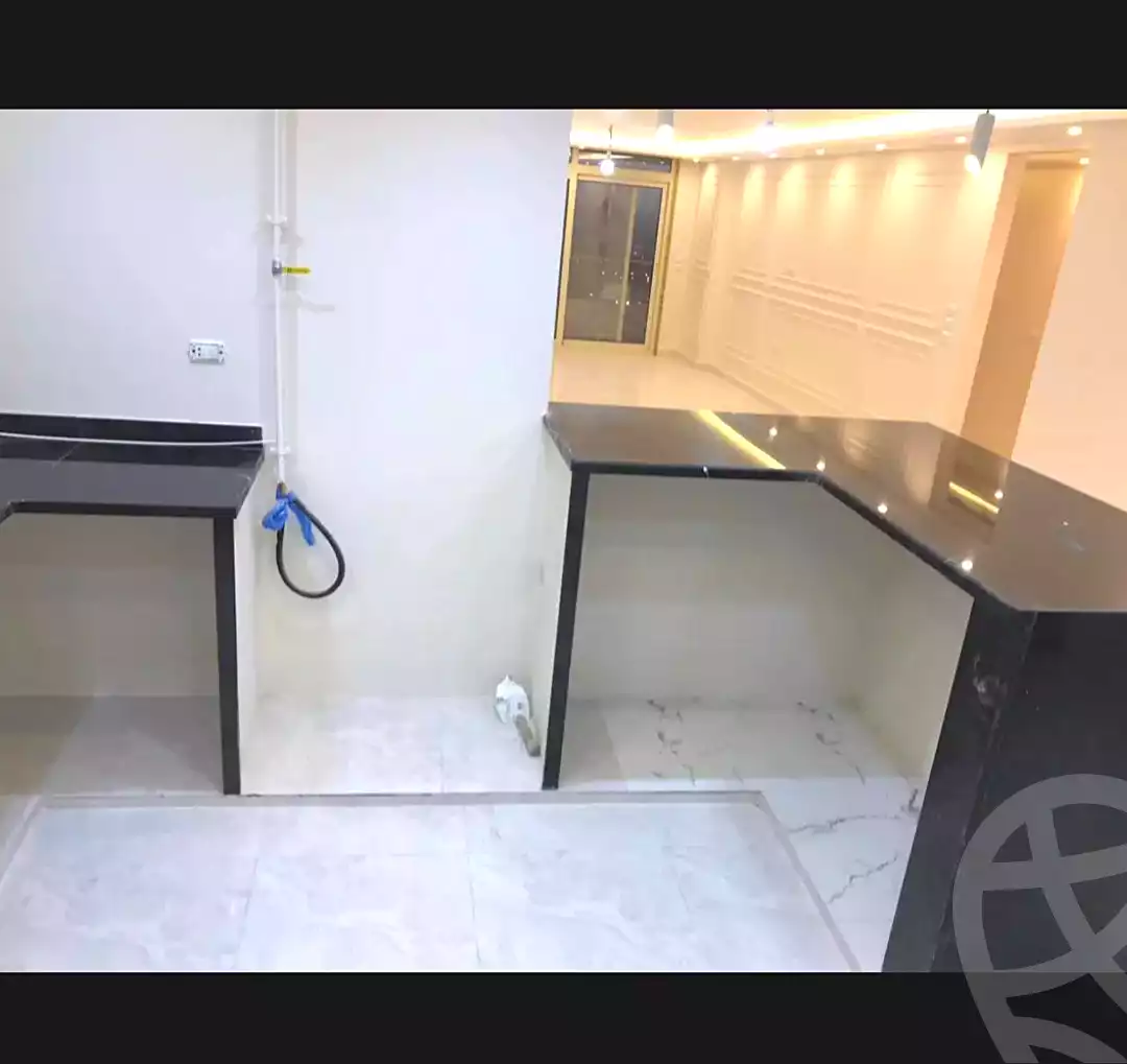 https://aqarmap.com.eg/ar/listing/6992409-for-rent-alexandria-el-montazah-compounds-in-el-montazah-royal-plaza-compound-al-halawany