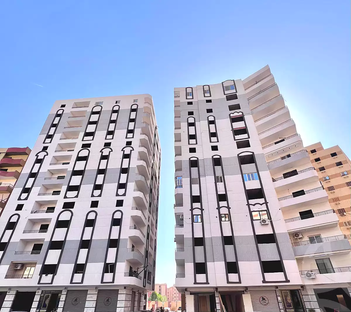 https://aqarmap.com.eg/ar/listing/6993507-for-sale-cairo-al-oubour-tryq-msr-sm-yly-lshrwy-el-nakheel-resort-amenhotep-and-october-co-operative-housing