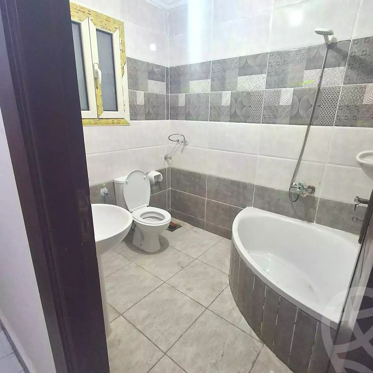 https://aqarmap.com.eg/ar/listing/6998033-for-rent-alexandria-sydy-bshr-sydy-bshr-bhry-gamal-abd-el-nasir-st