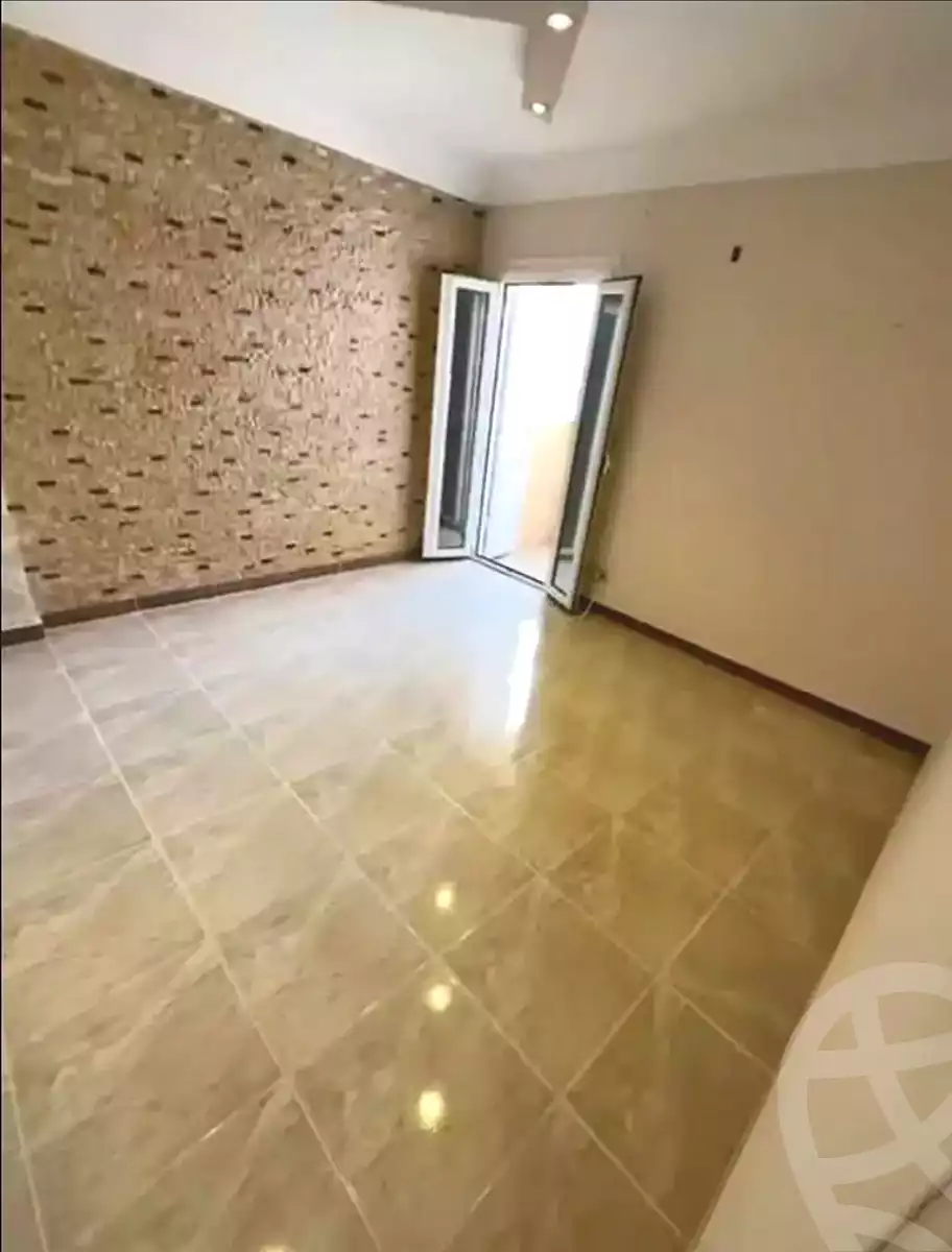 https://aqarmap.com.eg/ar/listing/7000728-for-sale-alexandria-sydy-bshr-sydy-bshr-bhry-khalil-hamada-st
