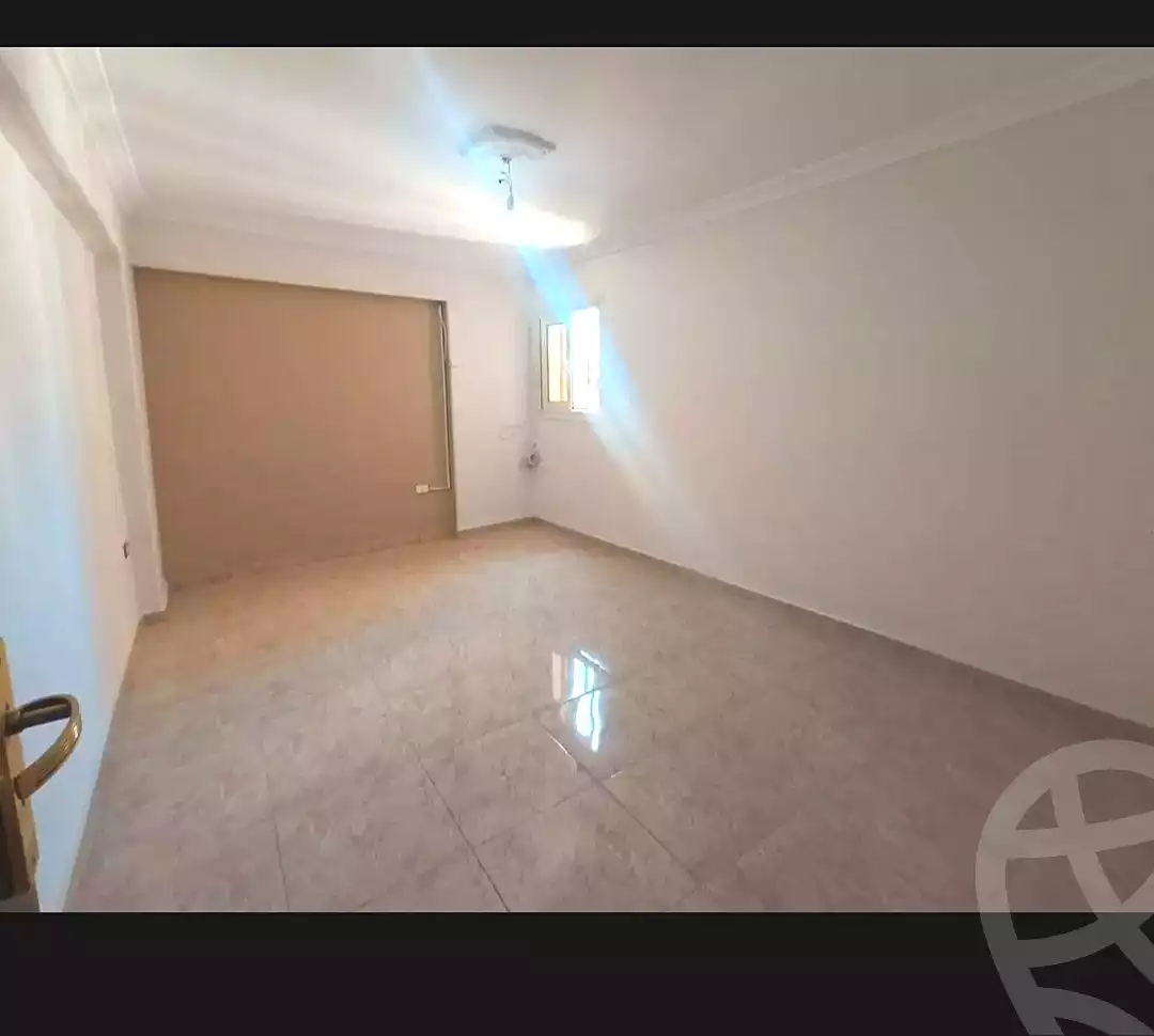 https://aqarmap.com.eg/ar/listing/7003610-for-sale-alexandria-miami-shr-jml-bd-lnsr