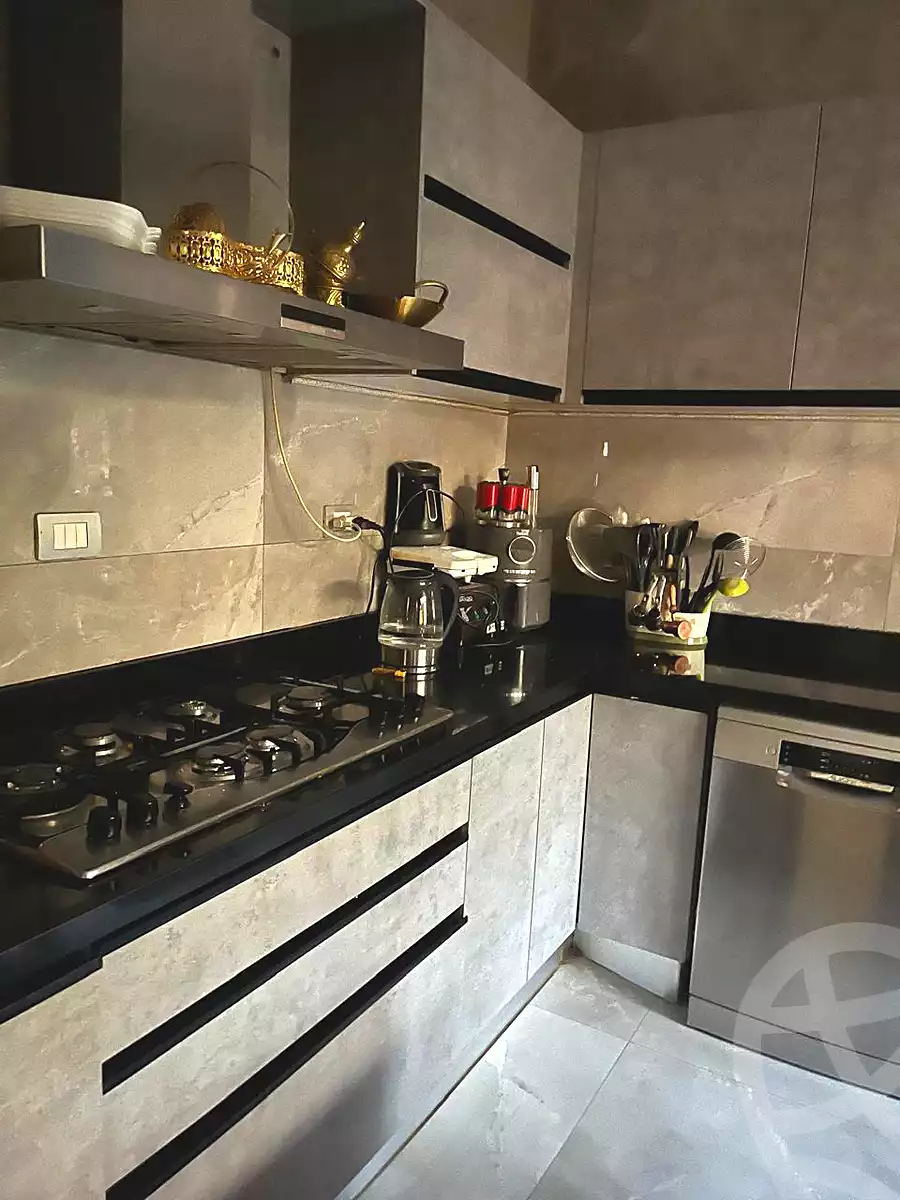 https://aqarmap.com.eg/ar/listing/7030808-for-sale-cairo-el-sheikh-zayed-city-compounds-el-khamayel