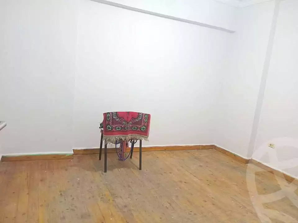 https://aqarmap.com.eg/ar/listing/7032758-for-rent-alexandria-el-asafra-shr-mlk-hfny