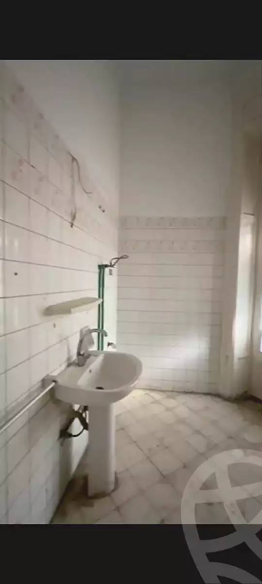 https://aqarmap.com.eg/en/listing/7035991-for-rent-cairo-downtown-kasr-el-neel-nile-corniche-st