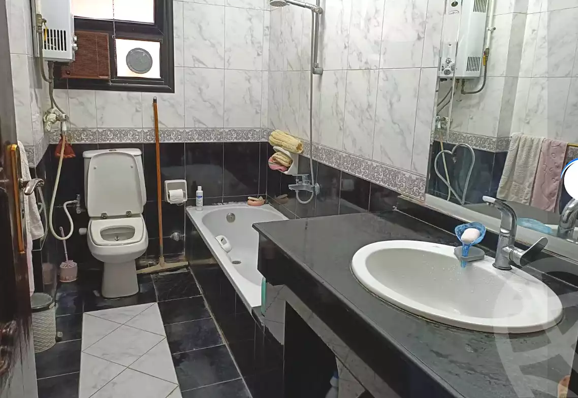 https://aqarmap.com.eg/ar/listing/7036190-for-sale-cairo-helwan-rostom-st