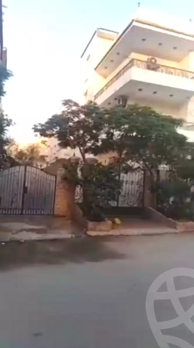 https://aqarmap.com.eg/ar/listing/7039417-for-sale-cairo-new-cairo-el-ahyaa-first-neighborhood-street-1