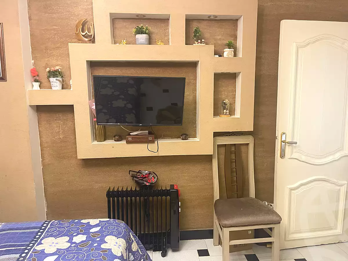 https://aqarmap.com.eg/ar/listing/7023634-for-sale-cairo-new-cairo-first-settlement-neighbourhood-8-mahmoud-riad-st