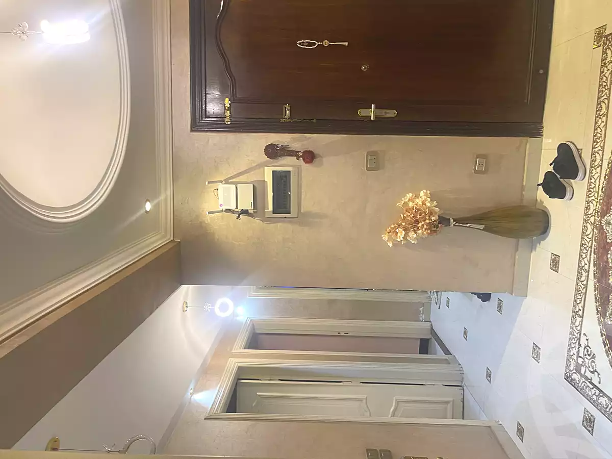 https://aqarmap.com.eg/ar/listing/7023634-for-sale-cairo-new-cairo-first-settlement-neighbourhood-8-mahmoud-riad-st