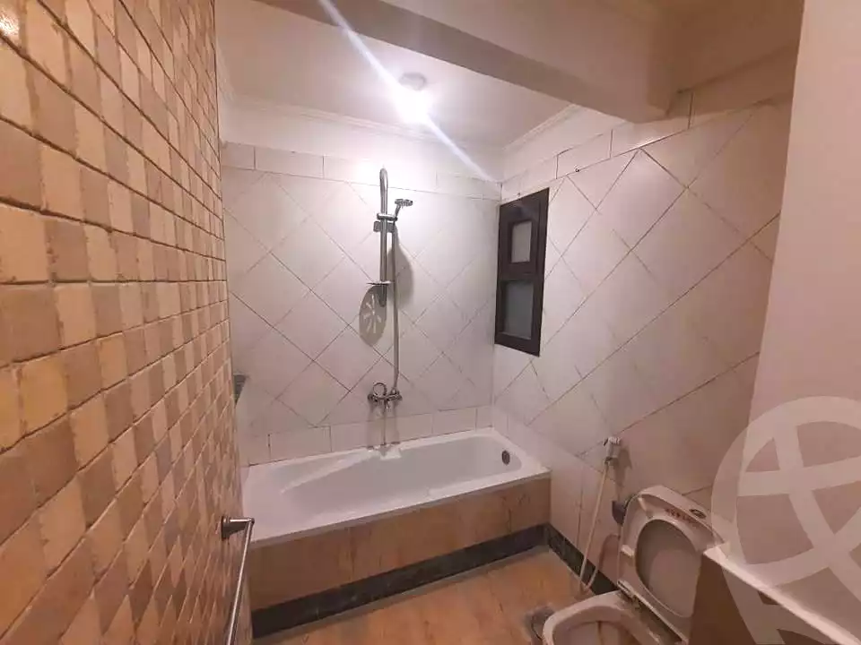 https://aqarmap.com.eg/ar/listing/7041254-for-sale-alexandria-glim-shr-bw-qyr-tryq-lhry