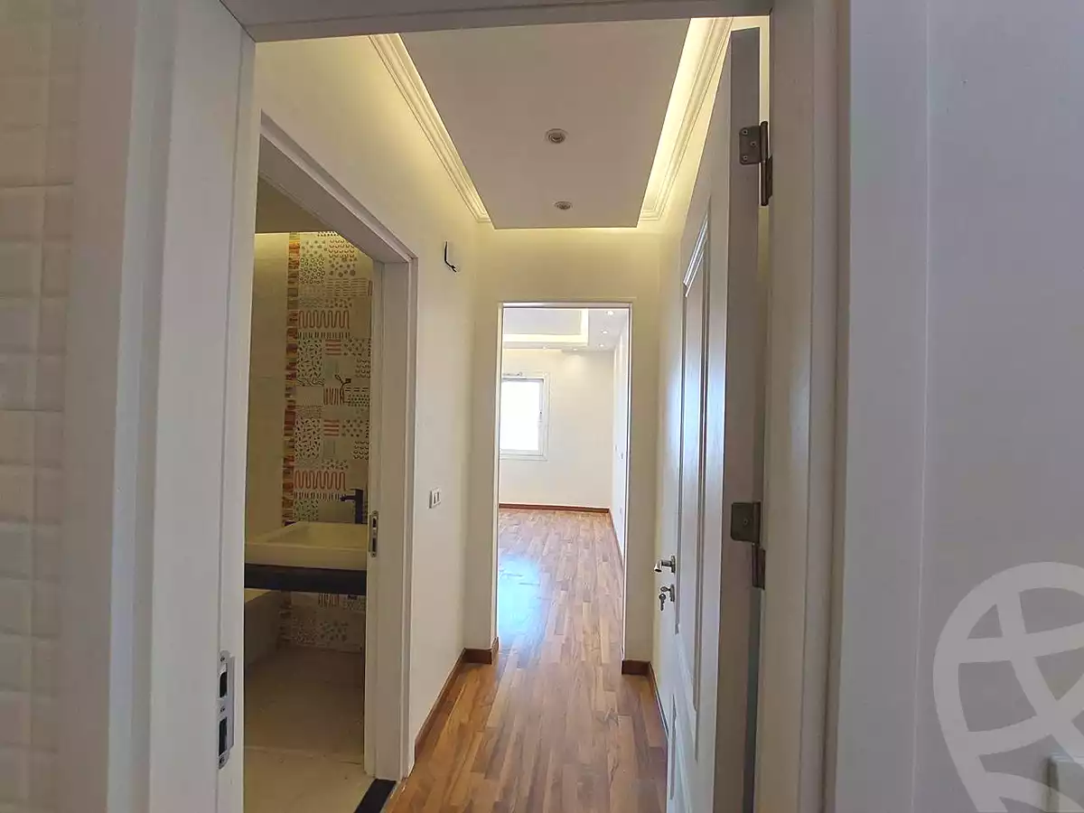 https://aqarmap.com.eg/en/listing/7043535-for-sale-cairo-new-cairo-compounds-hyde-park-centre-ville-hyde-park