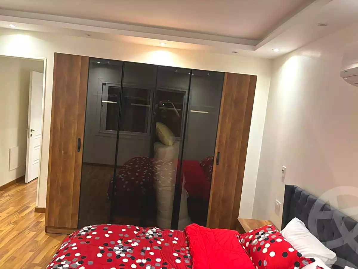 https://aqarmap.com.eg/en/listing/7043535-for-sale-cairo-new-cairo-compounds-hyde-park-centre-ville-hyde-park