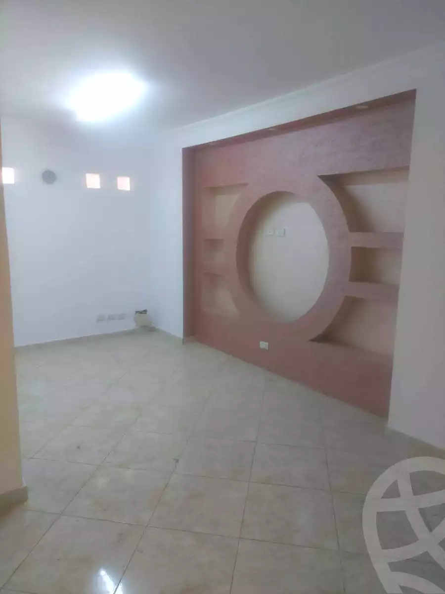 https://aqarmap.com.eg/ar/listing/7044431-for-sale-cairo-helwan-ahmed-enci-st