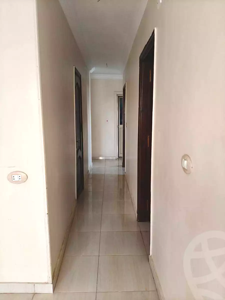 https://aqarmap.com.eg/ar/listing/7044437-for-sale-cairo-helwan-el-shareaa-el-sharby-st