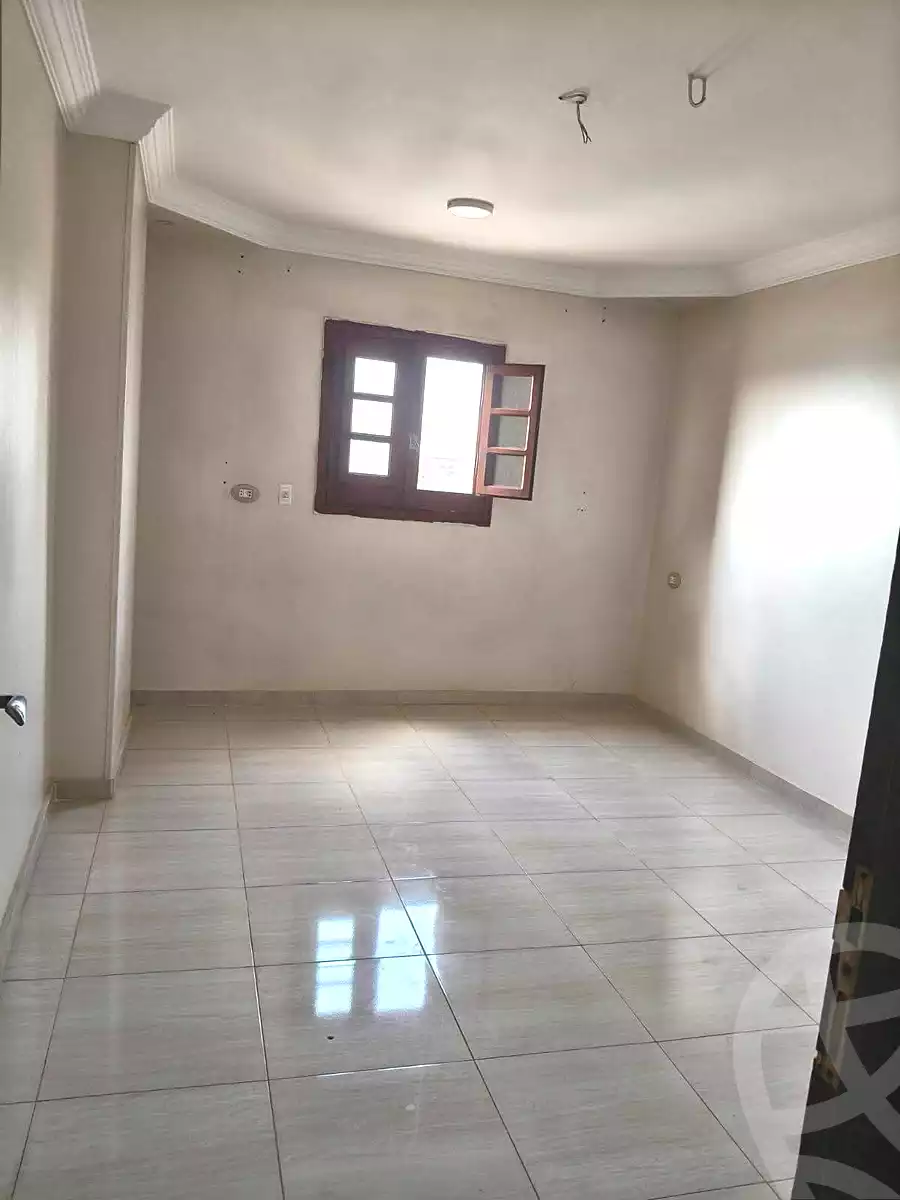 https://aqarmap.com.eg/ar/listing/7044437-for-sale-cairo-helwan-el-shareaa-el-sharby-st