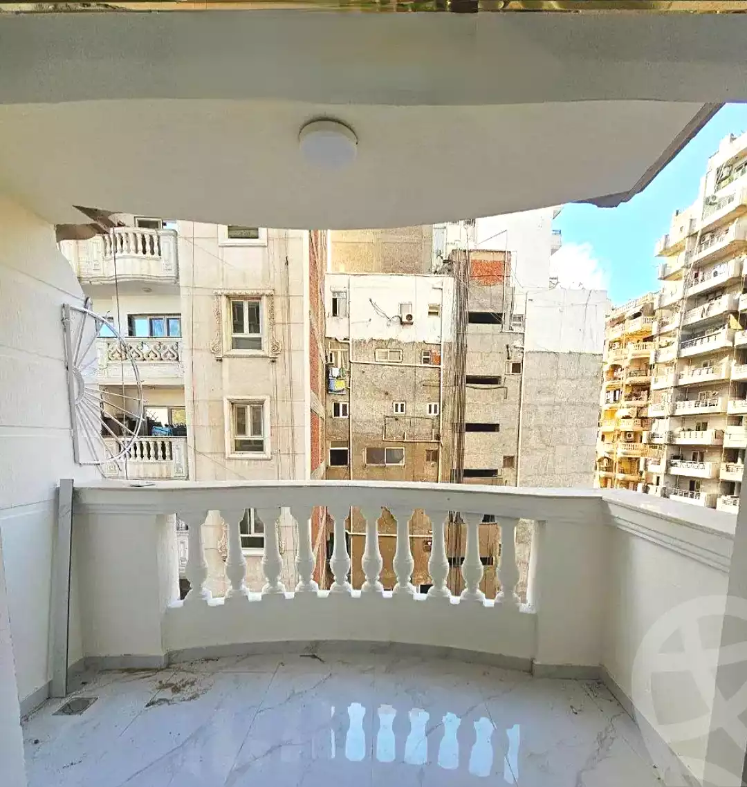https://aqarmap.com.eg/ar/listing/7044572-for-sale-alexandria-sydy-bshr-sydy-bshr-bhry-khalil-hamada-st