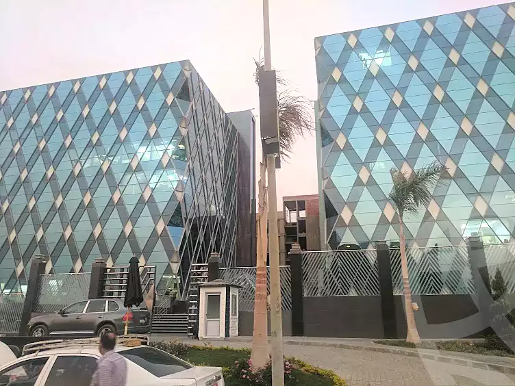 https://aqarmap.com.eg/en/listing/7045817-for-rent-cairo-new-cairo-compounds-kyrw-byzns-blz-btr-hwm-llttwyr
