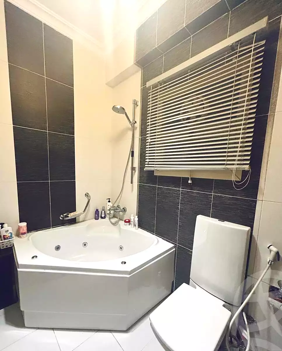 https://aqarmap.com.eg/ar/listing/7045928-for-sale-cairo-el-sheikh-zayed-city-el-hay-elasher-street-100