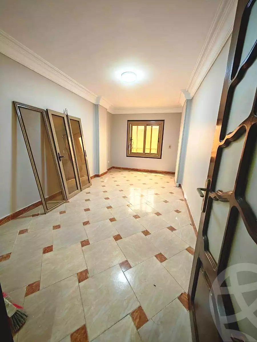 https://aqarmap.com.eg/ar/listing/7048352-for-sale-cairo-helwan-ahmed-enci-st