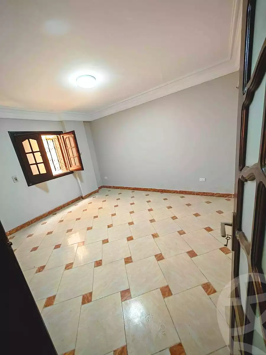 https://aqarmap.com.eg/ar/listing/7054226-for-sale-cairo-helwan-ahmed-enci-st