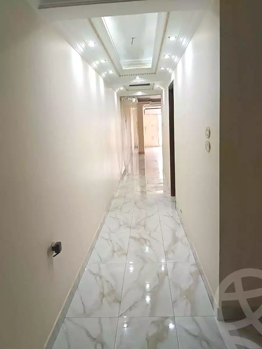 https://aqarmap.com.eg/ar/listing/7057240-for-sale-cairo-helwan-ahmed-enci-st