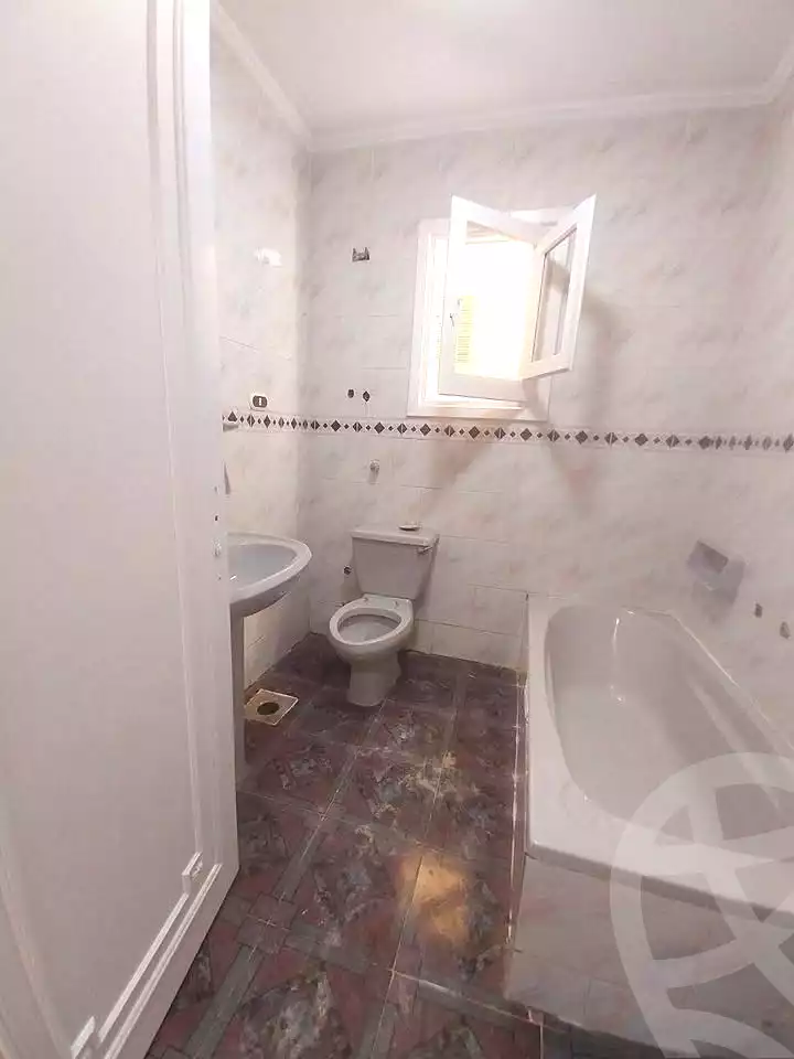 https://aqarmap.com.eg/ar/listing/7058108-for-sale-alexandria-al-agamy-shataa-el-nakheel