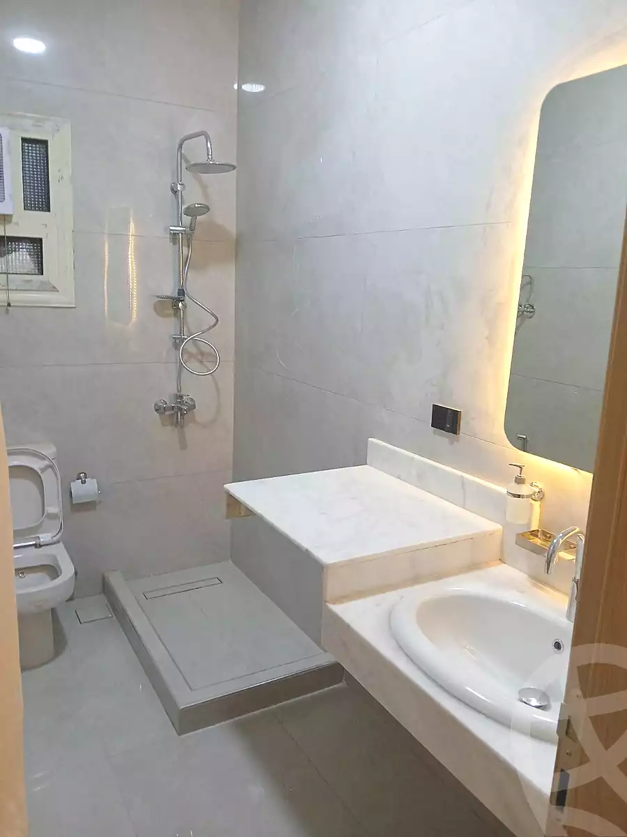 https://aqarmap.com.eg/ar/listing/7059736-for-rent-cairo-new-cairo-compounds-el-mostashareen-compound